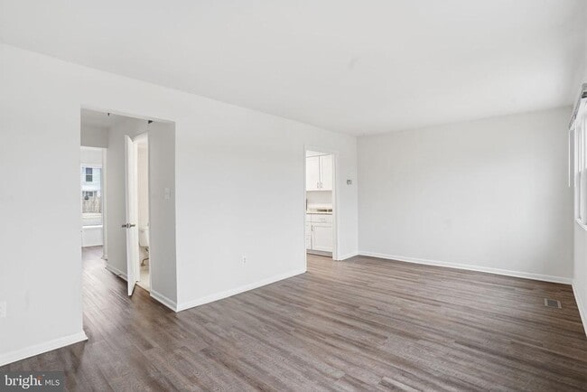 Building Photo - 1623 New Windsor Ct