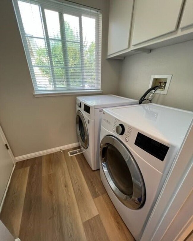 Foto del edificio - 2624 Alpine Creek Rd