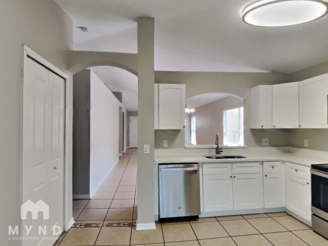 Building Photo - 18012 Birdwater Dr