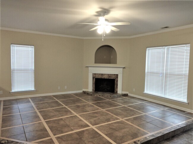 Building Photo - 103 Lake House Rd