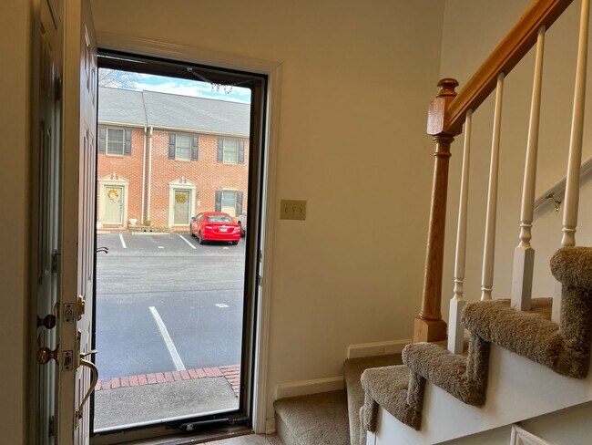 Foto del edificio - 2 bed 2.5  bath Condo!