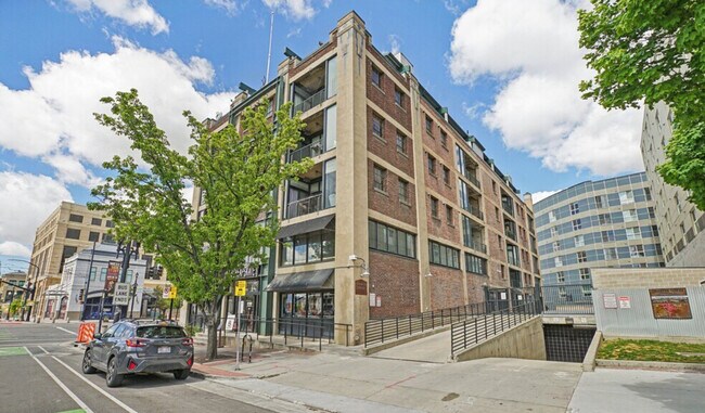 Building Photo - 380 W 200 S