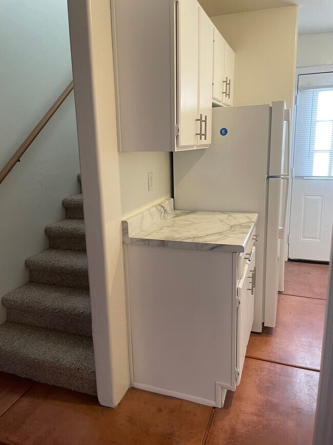 Interior Photo - Glenn St Casitas