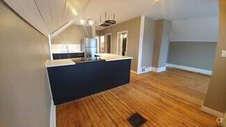 Building Photo - 456 Salisbury St