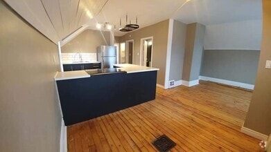 Building Photo - 456 Salisbury St