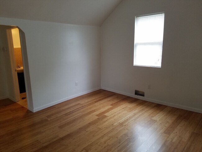 Foto del edificio - 315 E 11th St