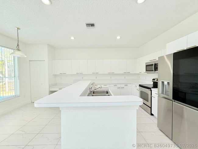 Building Photo - 10875 Old Bridgeport Ln