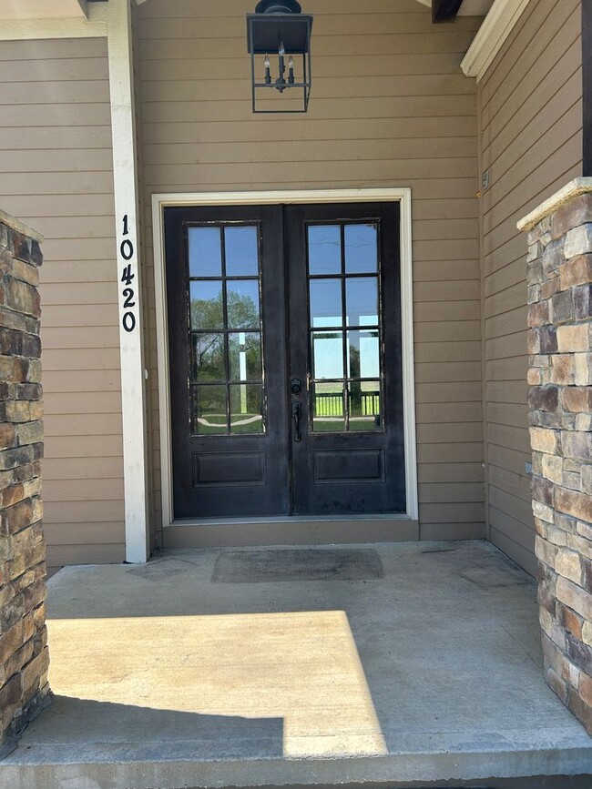 Foto del edificio - 10420 Evening Star Rd - Wonderful newer ru...