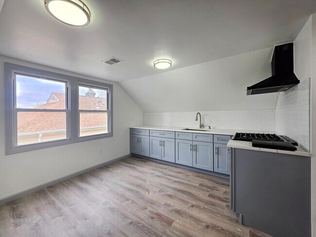 Building Photo - 170 Sunset Ave