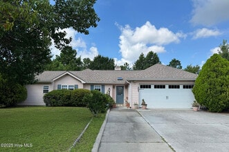 Building Photo - 303 Putnam Dr