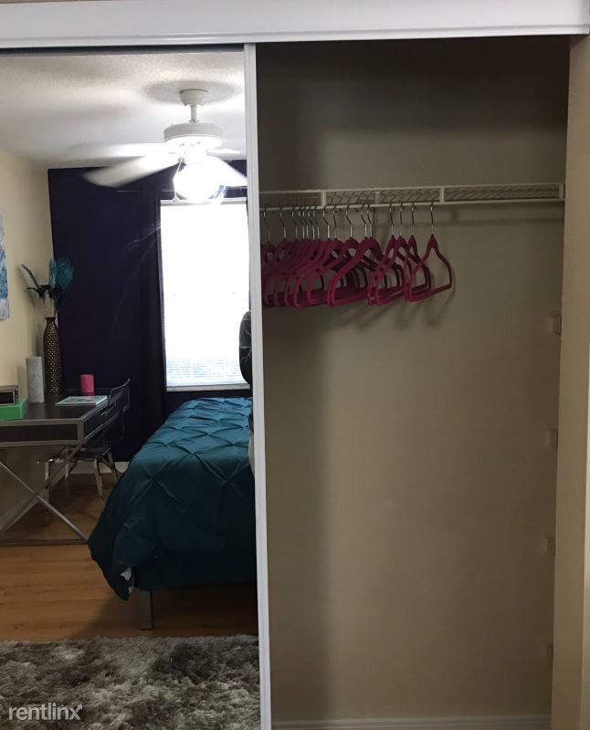 Foto del edificio - 309 Wolf Den Ln