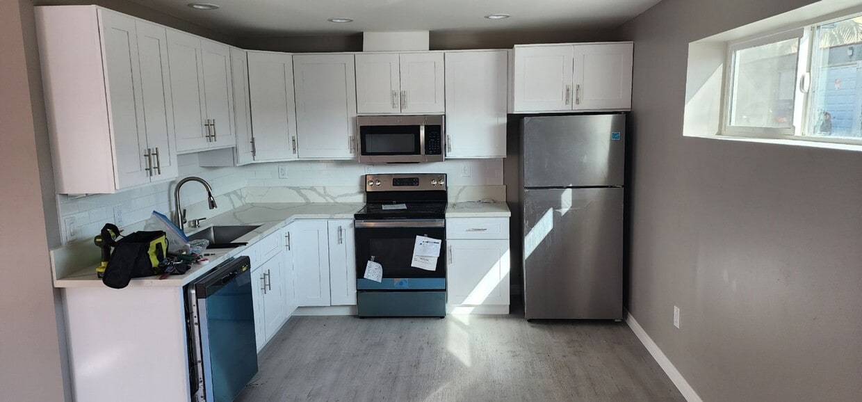 Primary Photo - FANTASTIC 1 BEDROOM WITH OPEN FLOORPLAN FO...