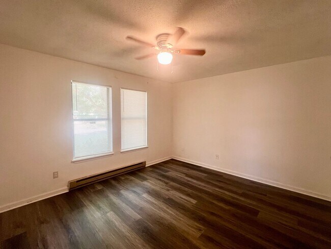 Foto del edificio - Two bedroom, 1 bath house in Burlington