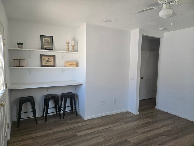 Living Area with built-in Breakfast Nook - 53660 Avenida Herrera