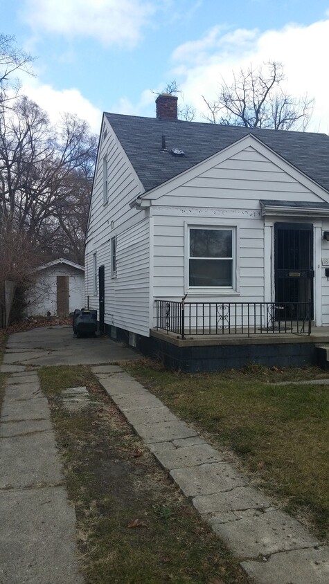 Building Photo - 3 bedroom/ 1.5 bathroom Detroit's Westside...