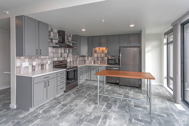 2BR, 1.5BA - Echo at The Lights