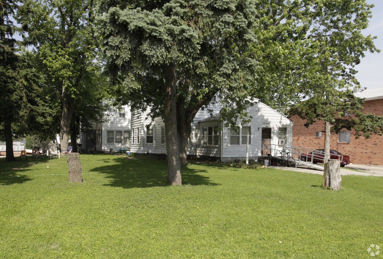 Primary Photo - 1700 N 73rd St