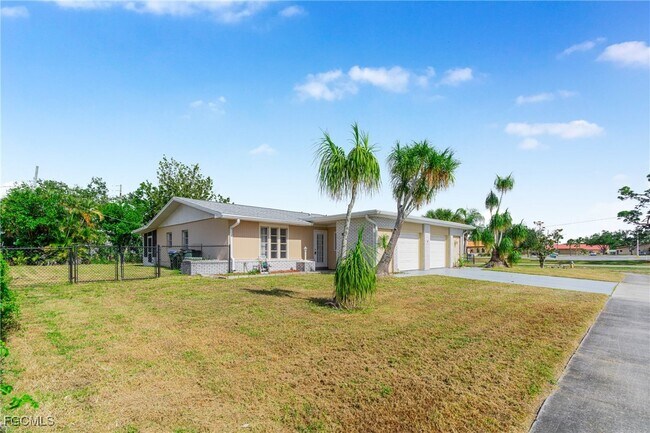 Building Photo - 6014 Deming Ave