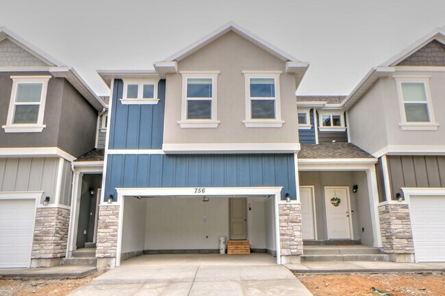 Foto del edificio - 3 bed 2.5 bath in  Townhome Spanish Fork