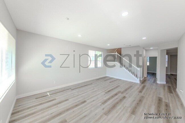 Building Photo - Unit
