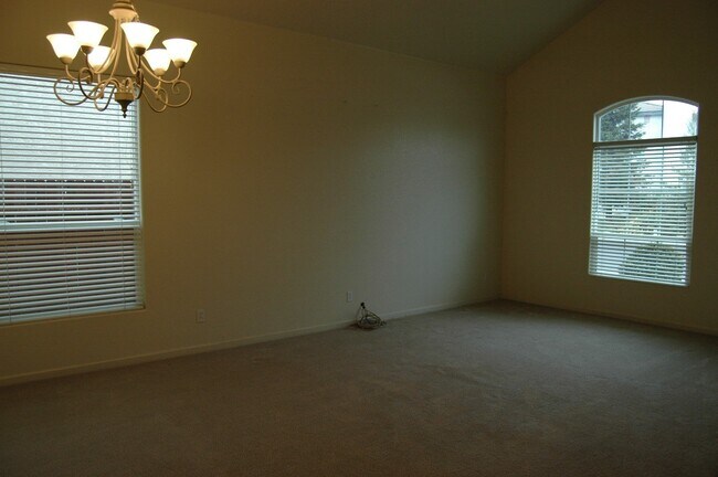Foto del edificio - Spacious 3 Bed / 2 Bath Home – Over 2,000 Sq Ft