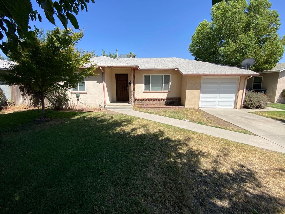 Primary Photo - SE Visalia home Rent Ready!