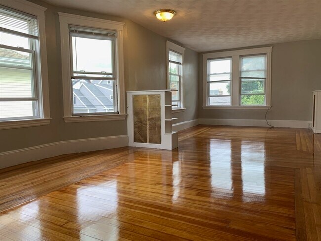 Foto del edificio - 25 Bradbury Ave
