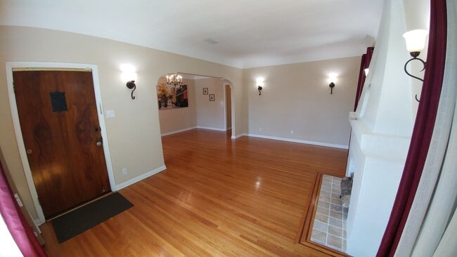 Building Photo - Gorgeous and Spacious 3-Bedroom 2-Bath home with Built-In BBQ, Garage, Hardwood Floors & Yard! MO...