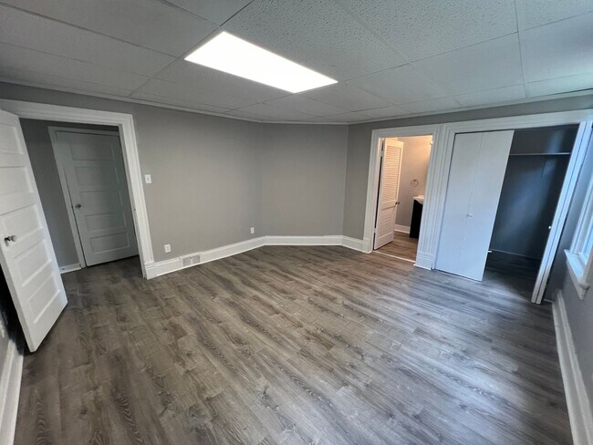 Foto del edificio - Gorgeous 1 and 2 bedroom apartments for re...