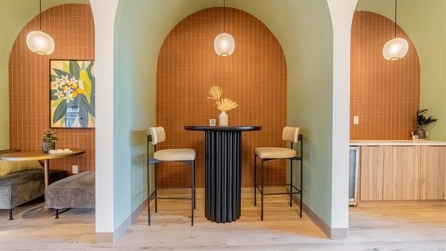 A7409156 - 850 on the Avenue