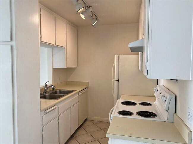Foto del edificio - 4621 Lamont St