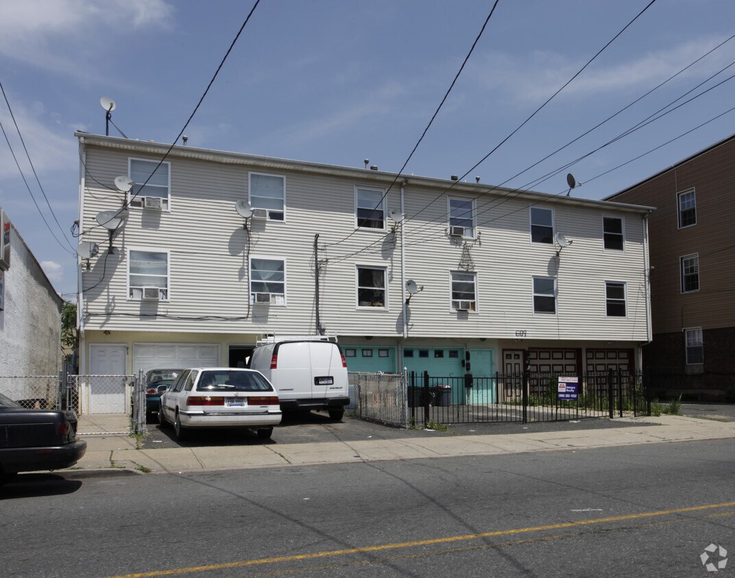 Primary Photo - 609-613 E Jersey St