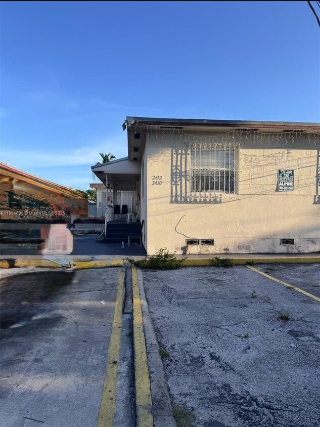 Primary Photo - 2410 NW 34th St