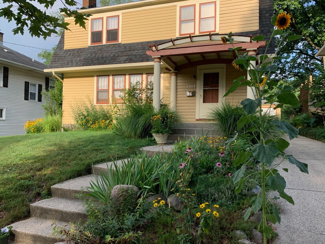 Primary Photo - 1317 Colorado Ave SE