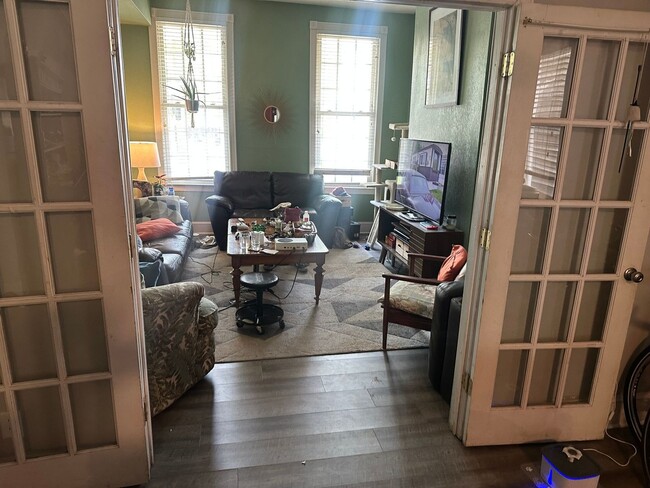 Foto del edificio - 4-5 Bedroom Single Family Home Located in ...