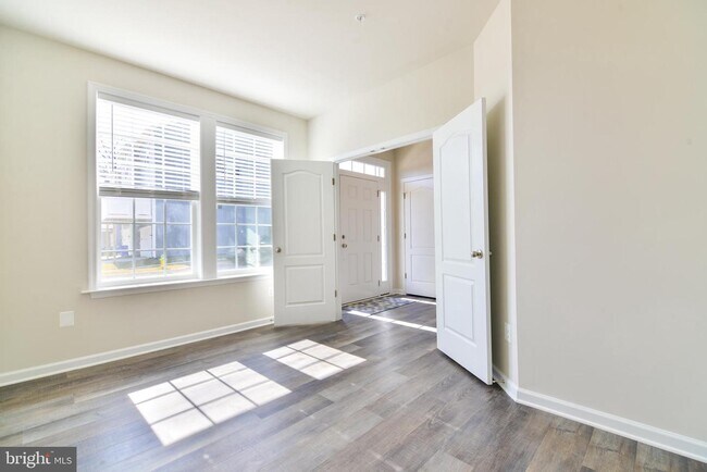 Building Photo - 217 Spring Bank Ave
