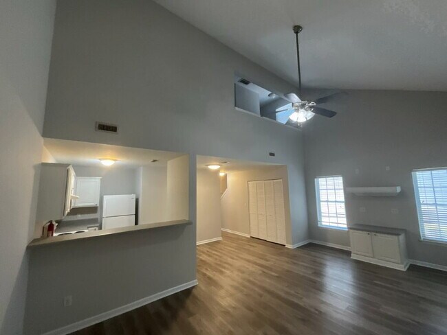 Foto del edificio - Welcome to Sequoia Place!