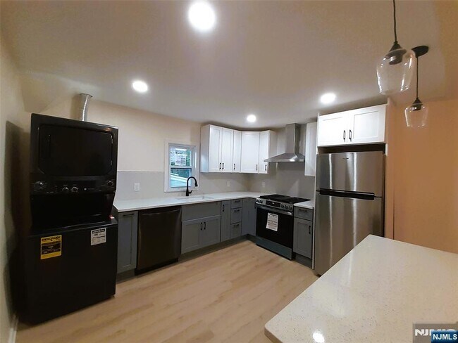 Foto del edificio - 213 Elm Ave