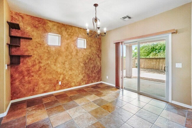 Foto del edificio - PENDING / RENTED