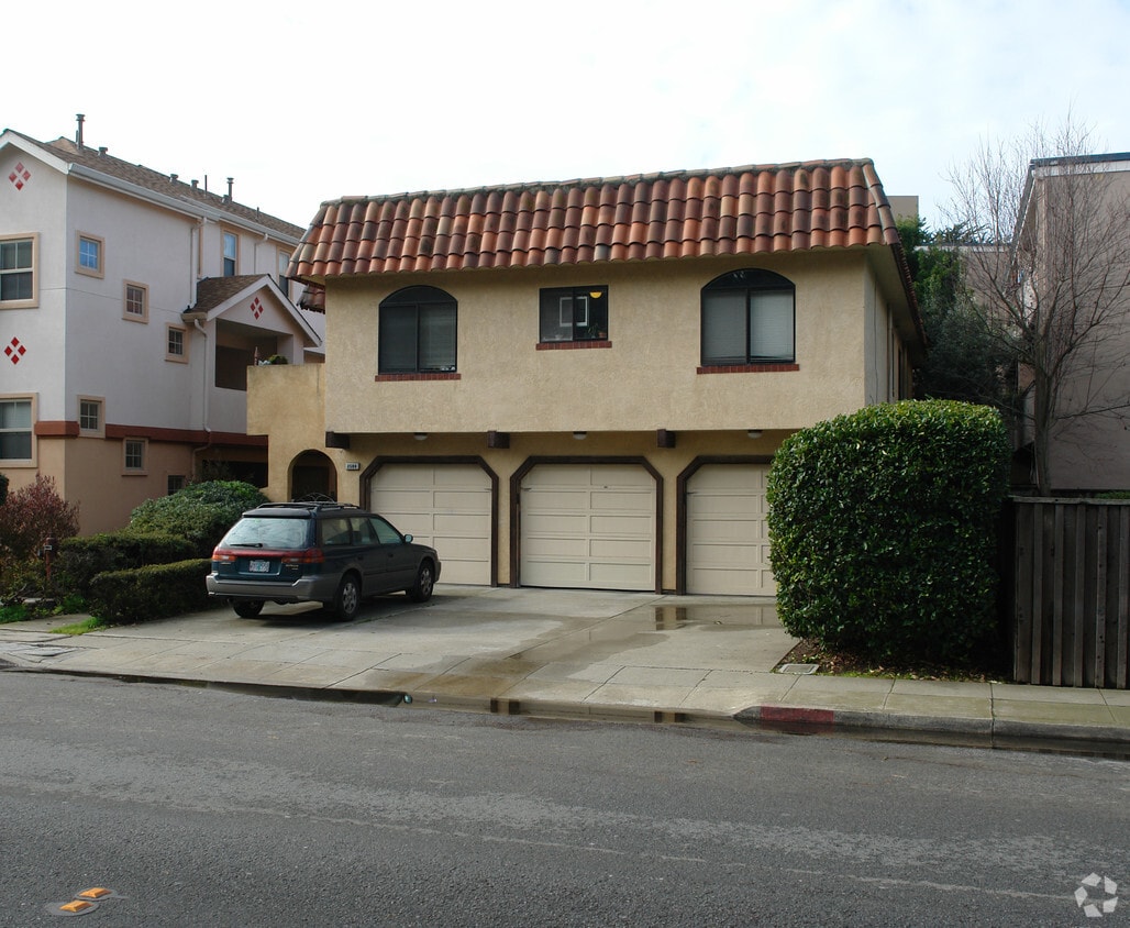 Primary Photo - 2584 Francisco Blvd