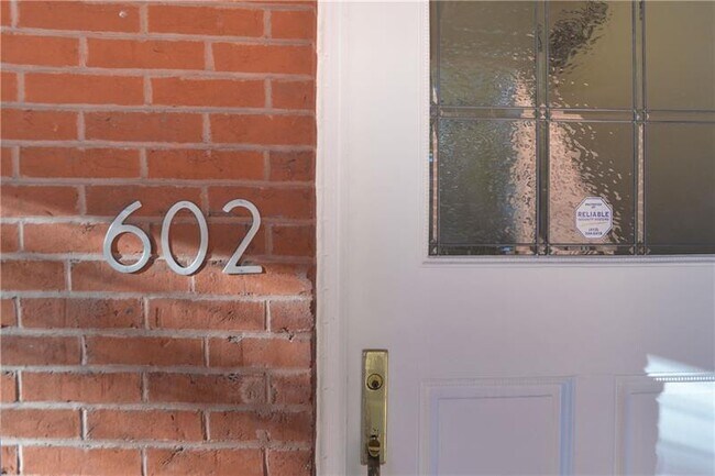 Building Photo - 602 Shady Ave