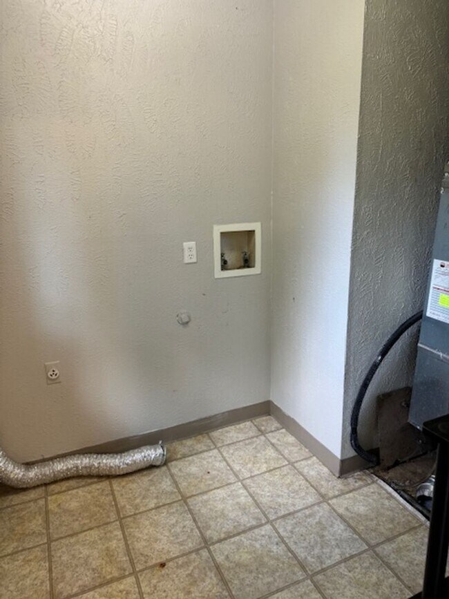 Foto del edificio - Hillside Rentals (4722 N. 61st St.)