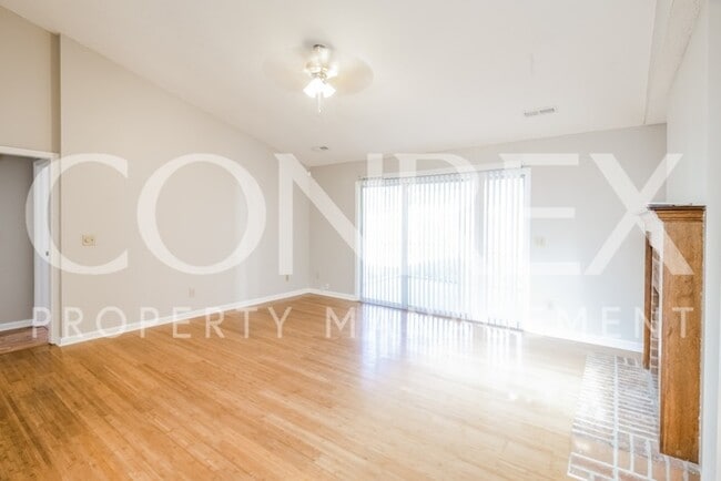 Building Photo - Inviting and Spacious 3 Bedroom Home