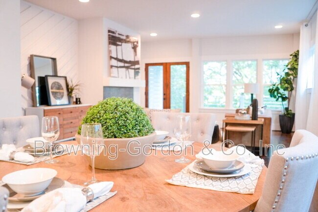 Foto del edificio - 2156 Byrum Ave