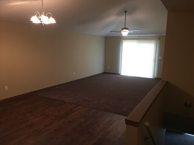 Foto del edificio - Newer Construction Home in Excellent Famil...