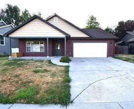 Building Photo - 502 Sanders Ave