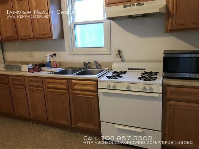 Building Photo - 2 bedroom in Chicago Heights IL 60411