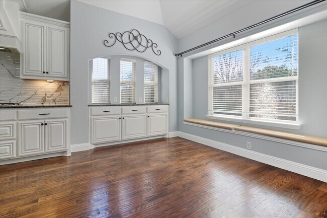 Building Photo - 2324 Lynbridge Dr