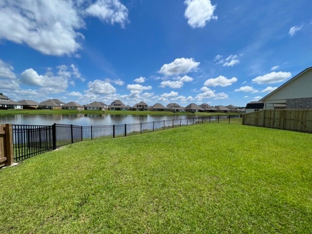 Building Photo - 7540 Trailview Dr