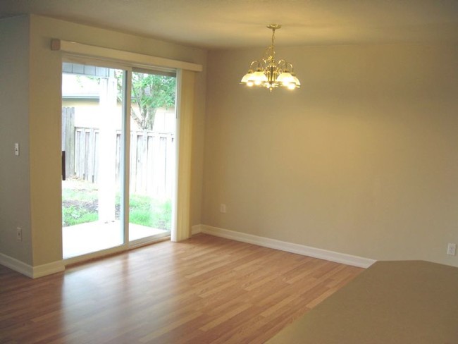 Building Photo - Santa Clara area updated 3 bedroom duplex